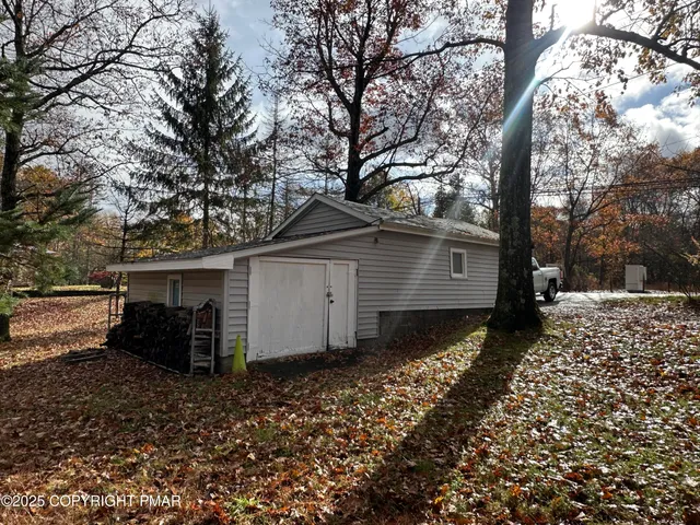 $325,000 | 3099 Highway 715, Henryville, PA 18332