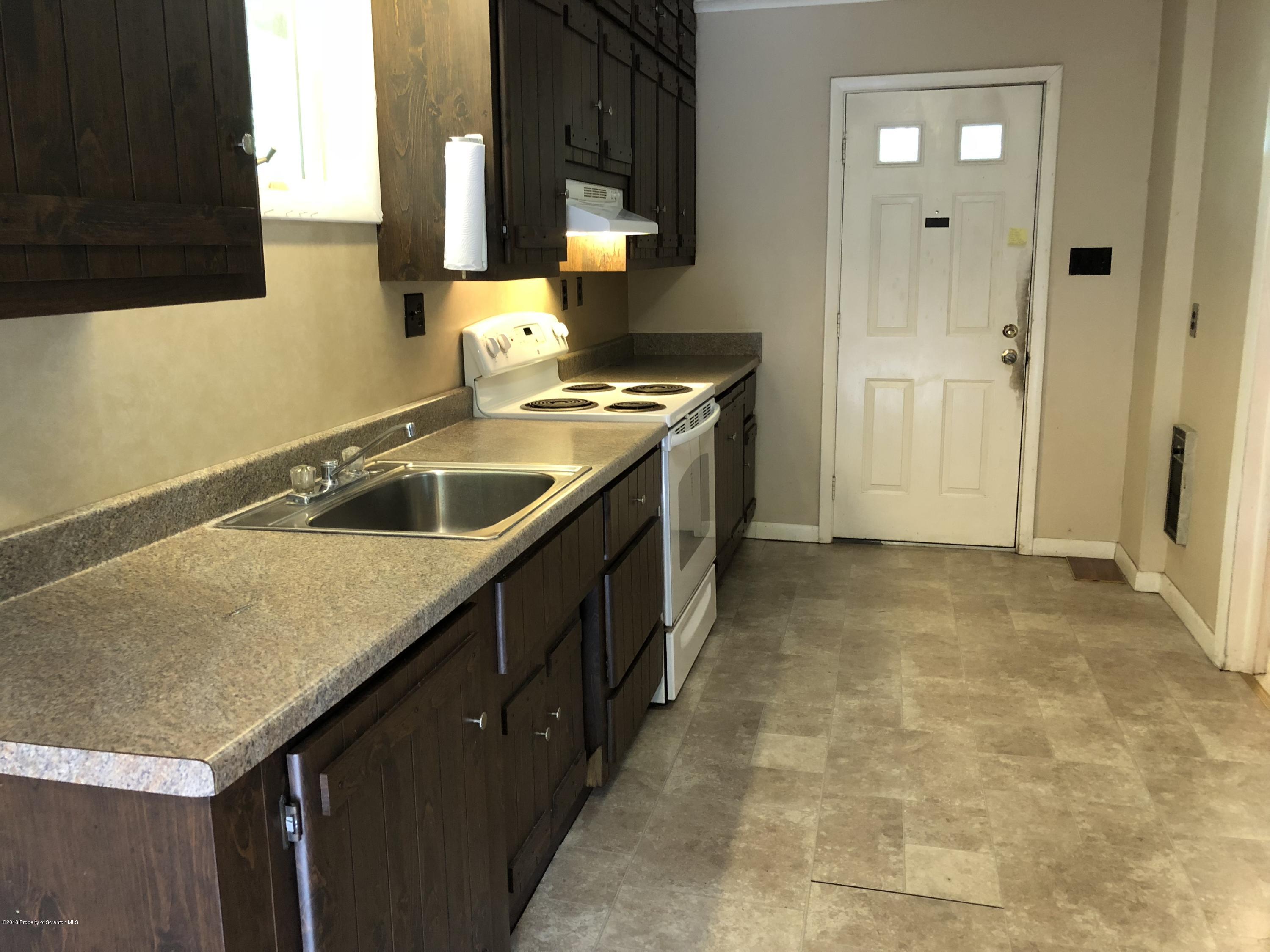 610 Mc Andrew Road Moscow, PA 18444 - Photo 6 of 24 Gallery Image 6