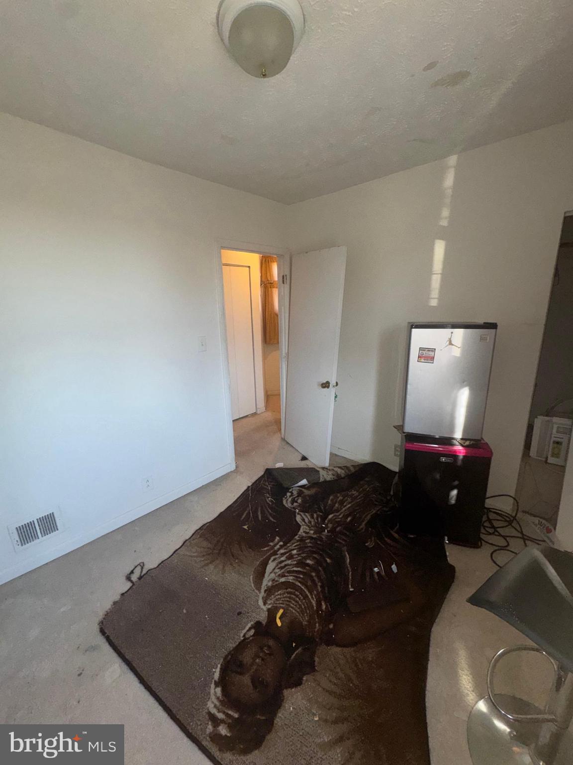 515 Cherry Hill Road Baltimore, MD 21225 - Photo 38 of 62 a bed room with a bed