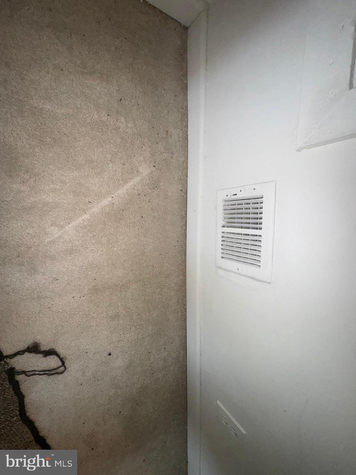 515 Cherry Hill Road Baltimore, MD 21225 - Photo 41 of 62 a bathroom with a window