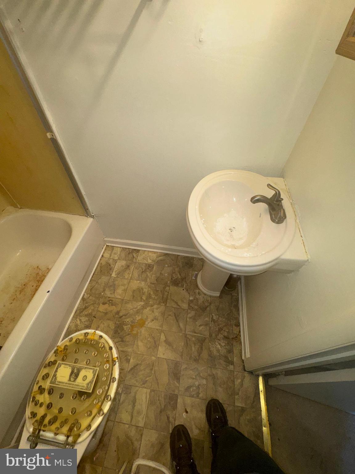 515 Cherry Hill Road Baltimore, MD 21225 - Photo 50 of 62 a bathroom with a sink