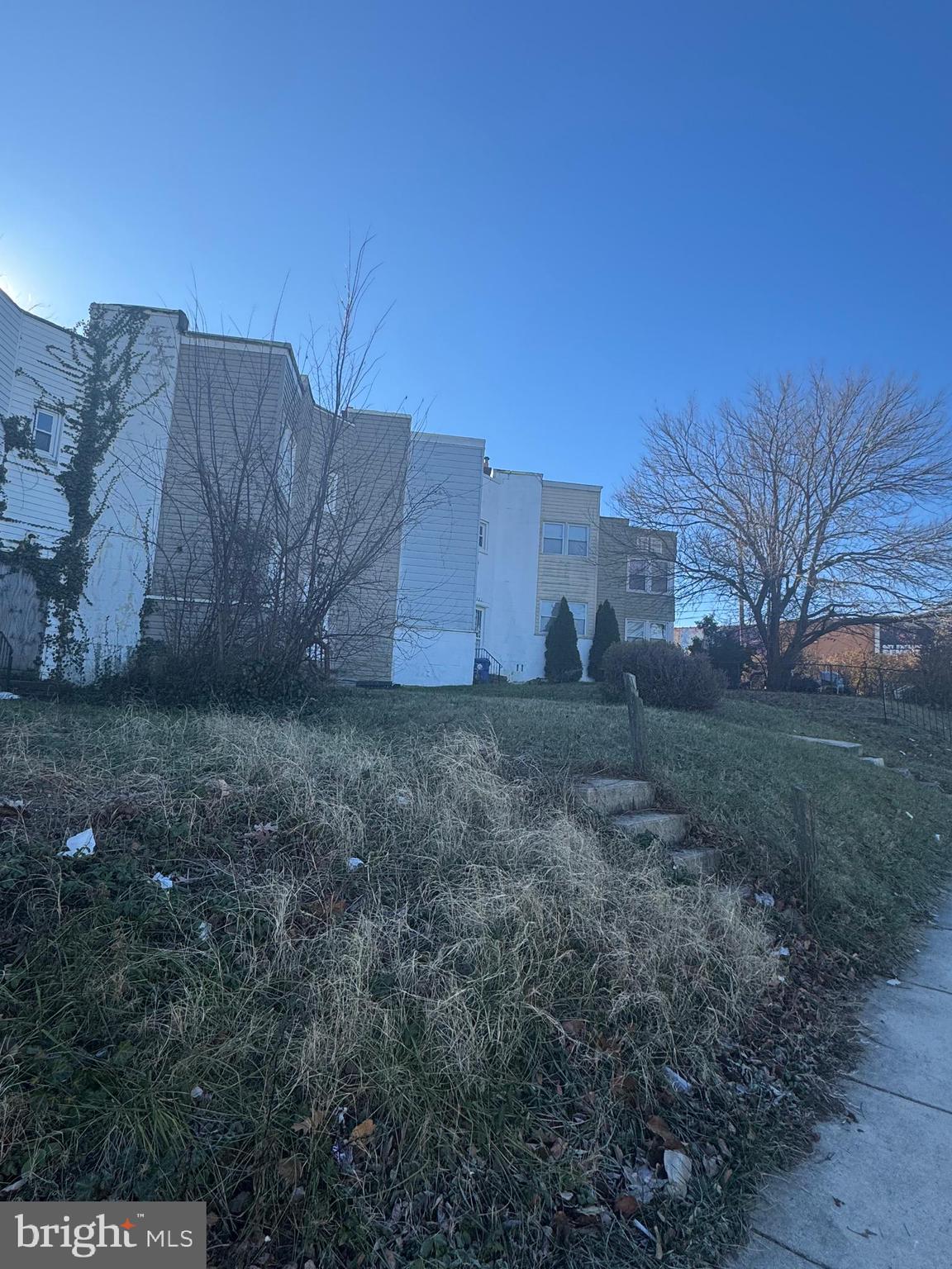 515 Cherry Hill Road Baltimore, MD 21225 - Photo 6 of 62 a view of a backyard