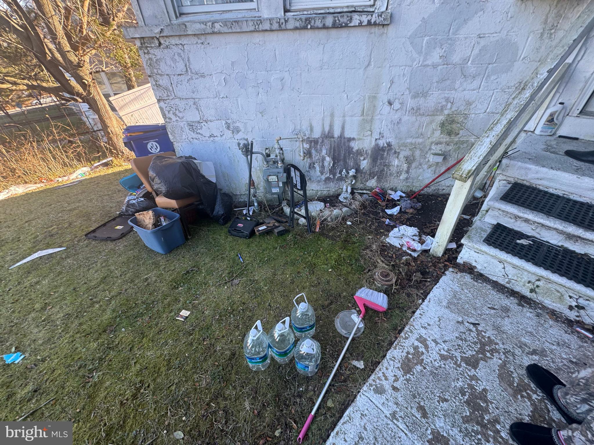 515 Cherry Hill Road Baltimore, MD 21225 - Photo 9 of 62 a room with lots of trees and flowers