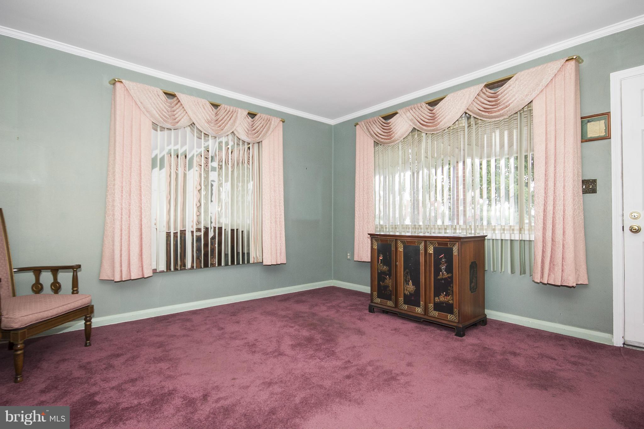 2701 Moorgate Road Baltimore, MD 21222 - Photo 12 of 28 Living Room