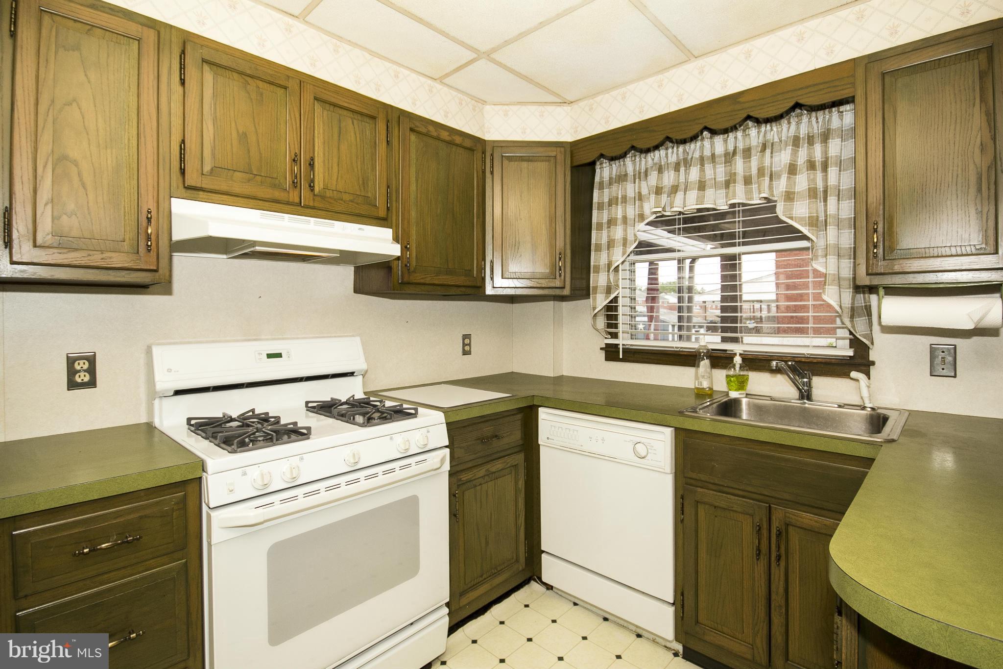 2701 Moorgate Road Baltimore, MD 21222 - Photo 4 of 28 Kitchen