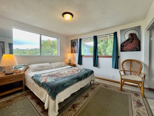 81-1010 St John's Road Kealakekua, HI 96750 - Photo 13 of 30 a bedroom with bed and a window