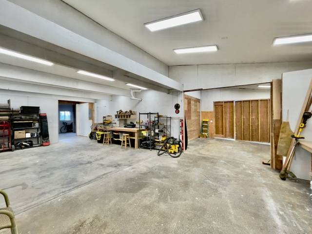 81-1010 St John's Road Kealakekua, HI 96750 - Photo 25 of 30 a view of a livingroom with furniture and a ceiling fan