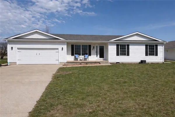 $250,000 | 9908 East Bloomfield Hills Drive, Effingham, IL 62401