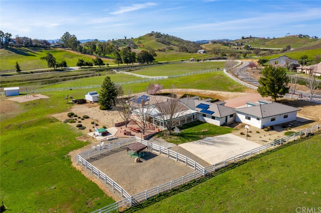 9420 Windmill Road Paso Robles, CA 93446 - Photo 2 of 28