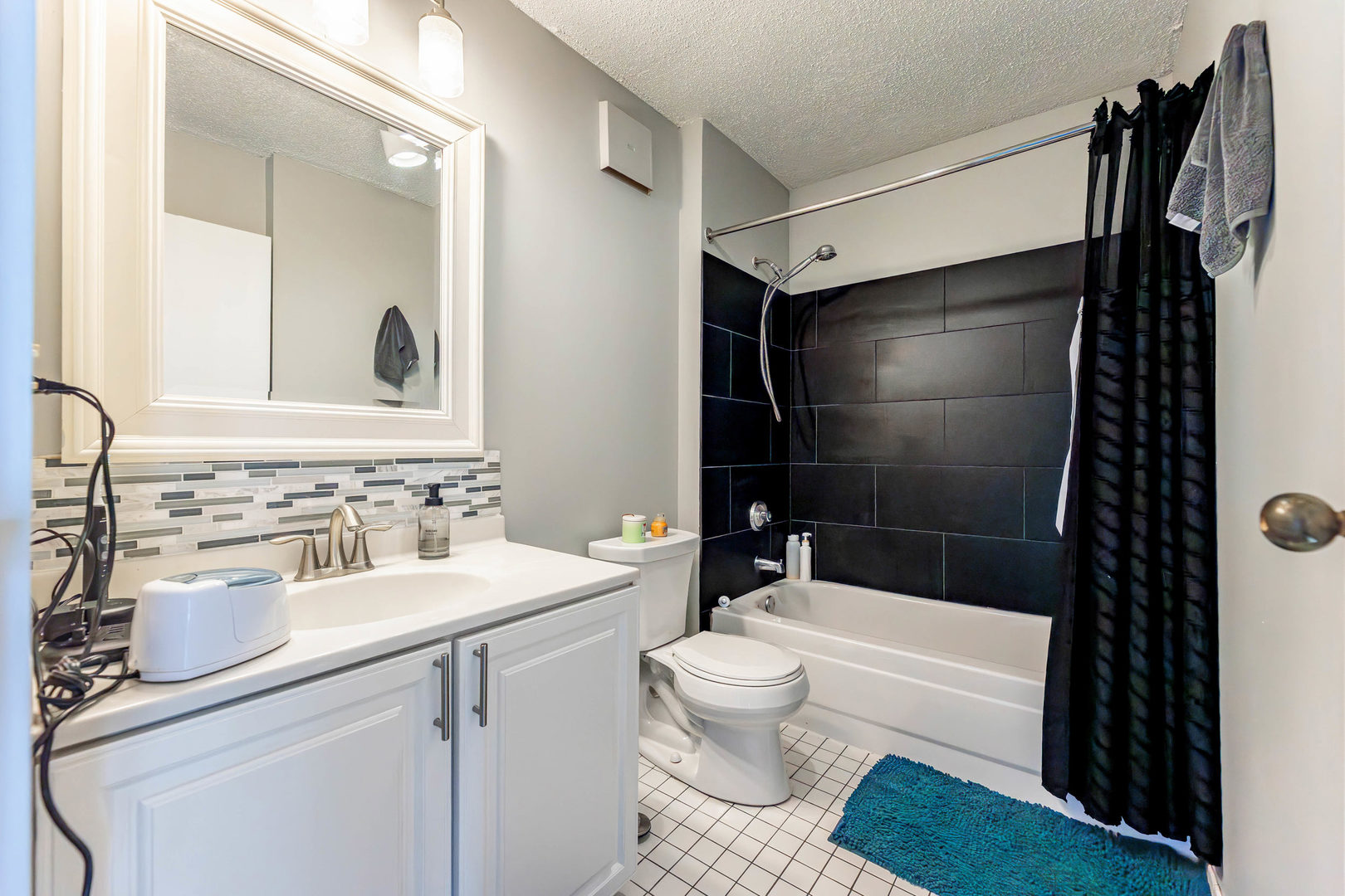 111 West Maple Street, Unit 1611 Chicago, IL 60610 - Photo 10 of 17