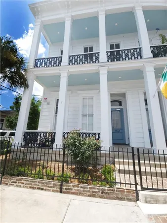 $2,400 | 1002 Third Street, Unit 2, New Orleans, LA 70130