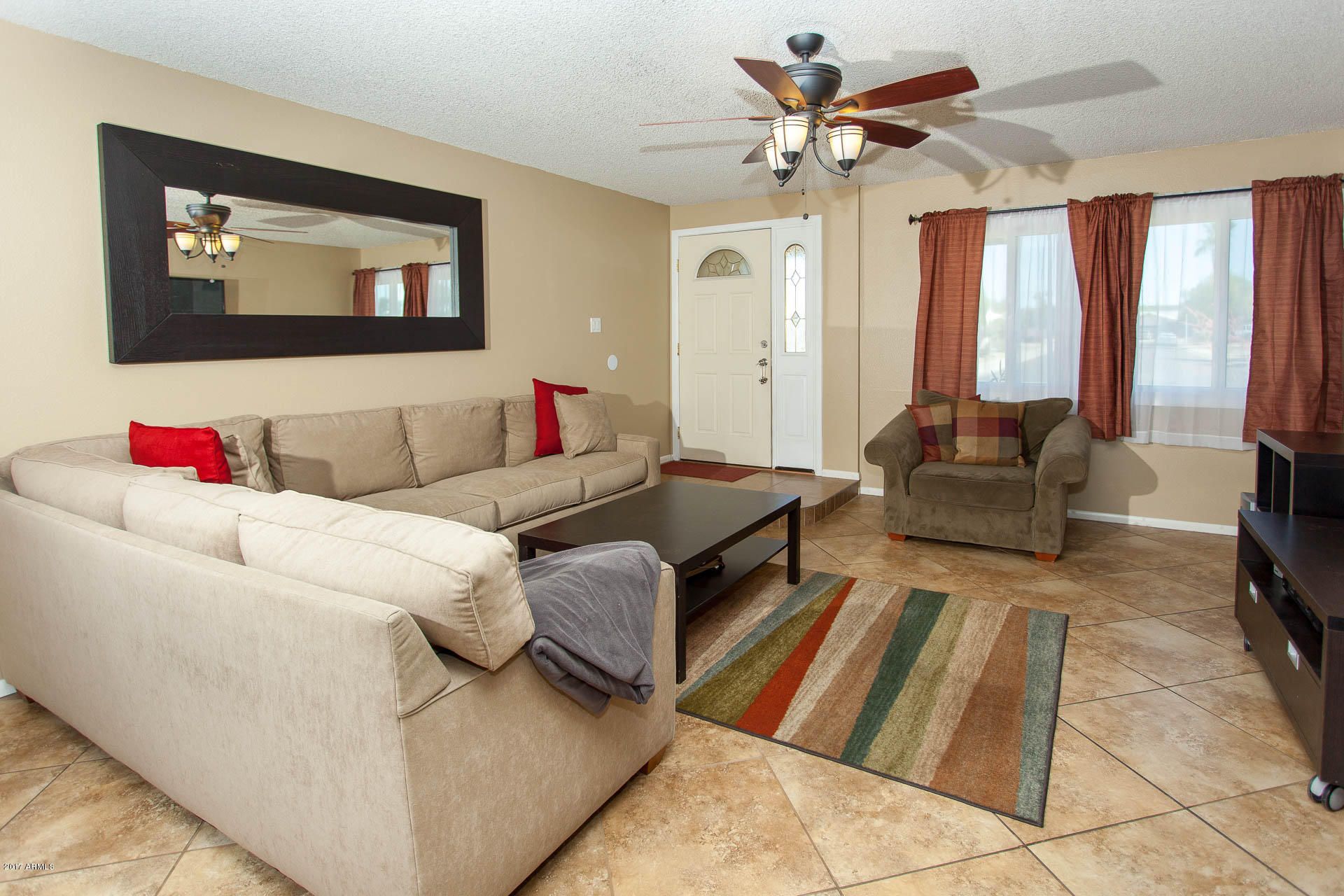 1079 East Carson Drive Tempe, AZ 85282 - Photo 2 of 18 Great Room