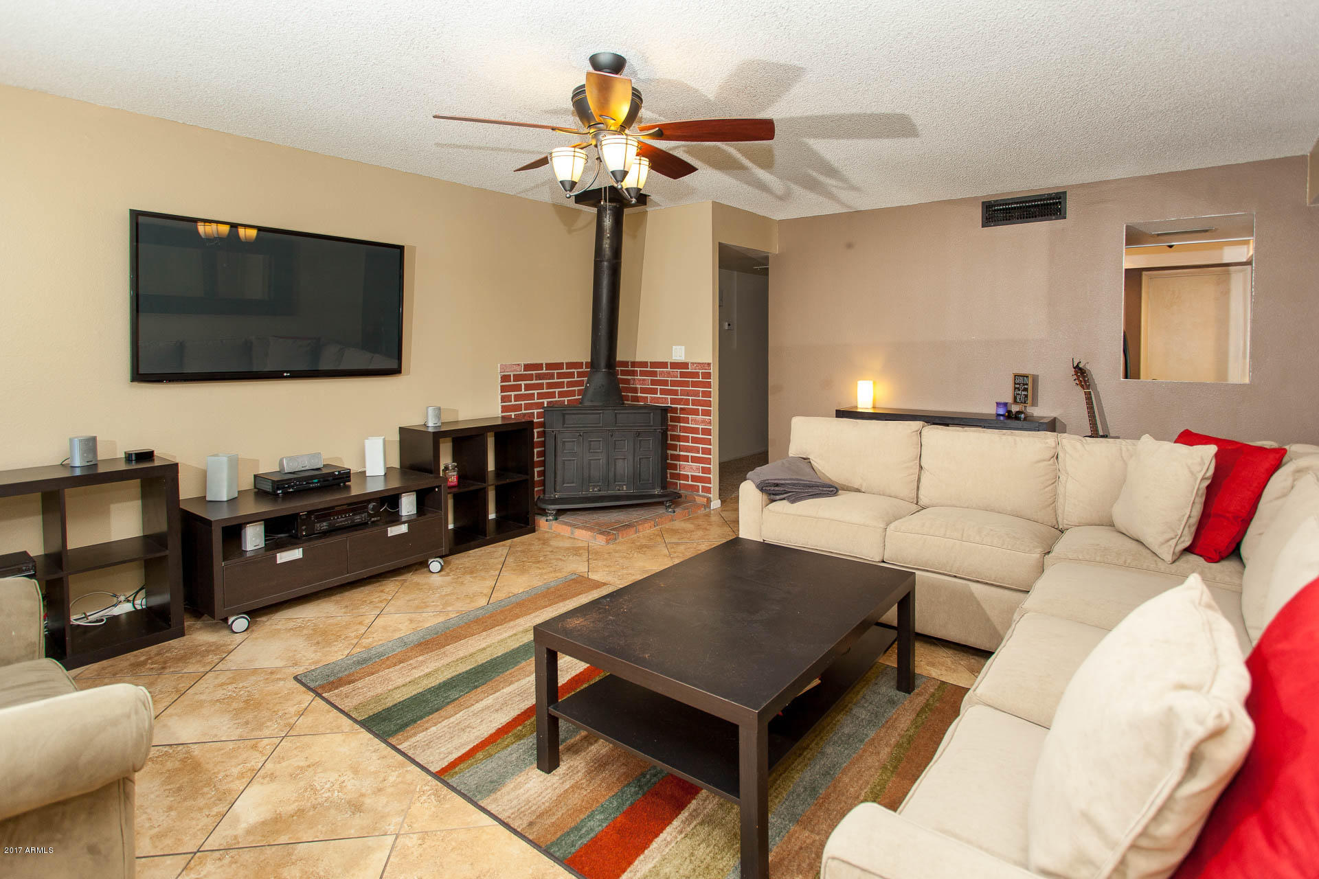 1079 East Carson Drive Tempe, AZ 85282 - Photo 3 of 18 Large Great Room