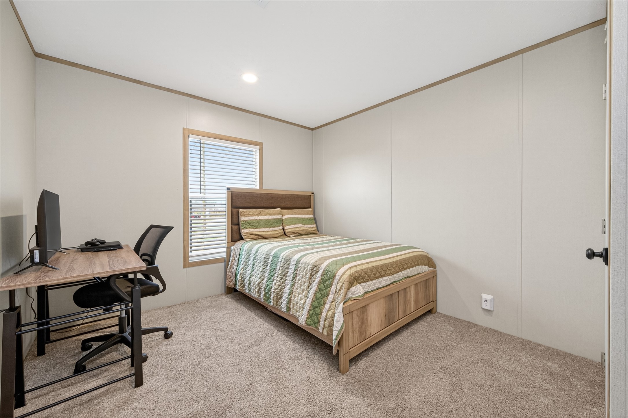 1218 Longleaf Pne Street Huffman, TX 77336 - Photo 20 of 29 Secondary bedroom with functional layout, ideal for guests, home office, or additional living space