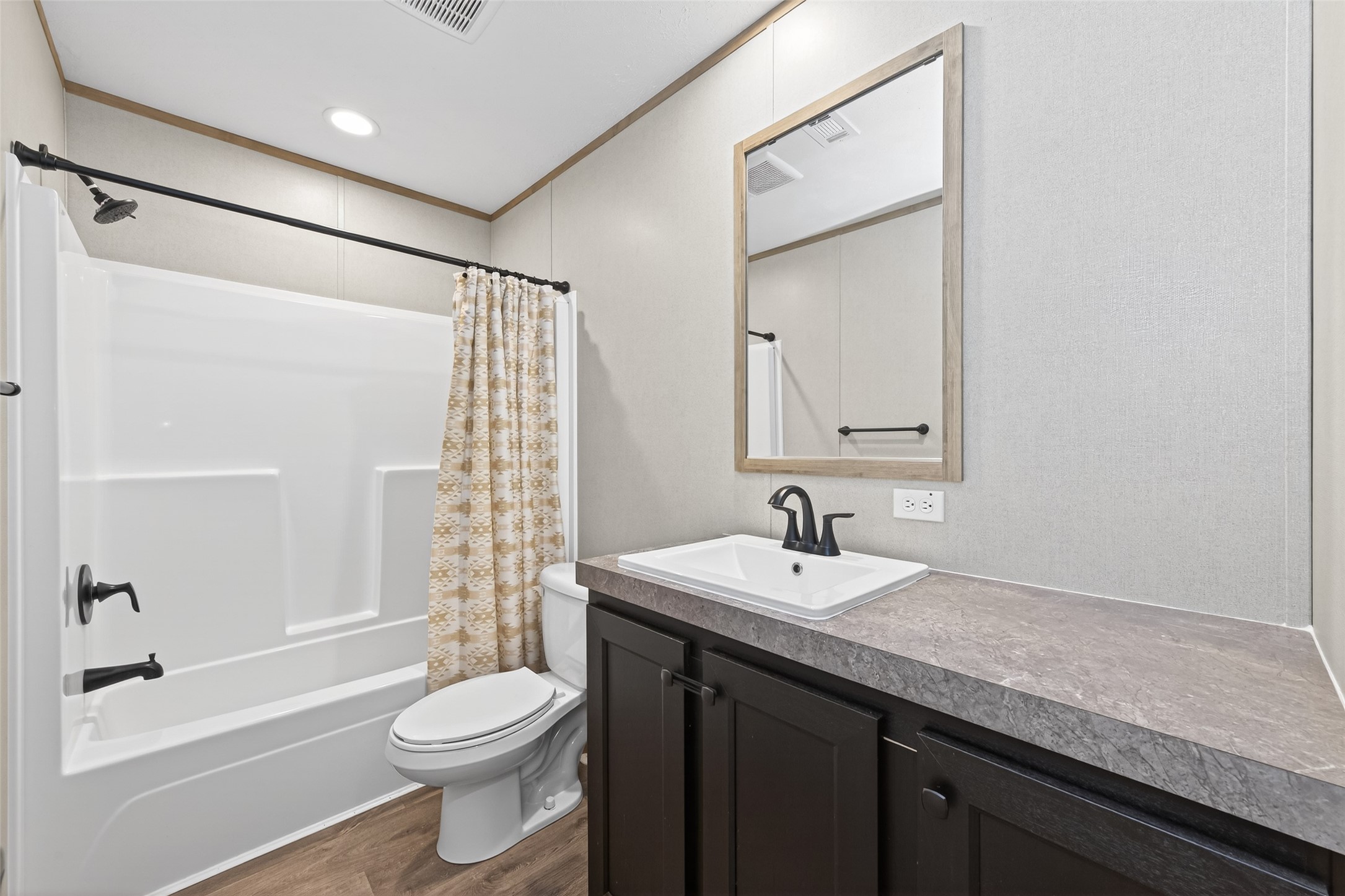 1218 Longleaf Pne Street Huffman, TX 77336 - Photo 22 of 29 Full secondary bathroom featuring a clean layout with tub/shower combination and modern finishes