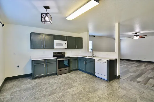 $2,200 | 703 Moss Glen Trail, Arlington, TX 76002