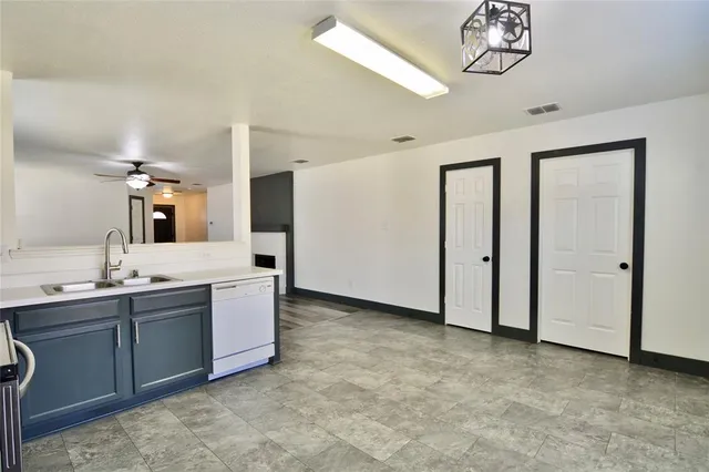 $2,200 | 703 Moss Glen Trail, Arlington, TX 76002