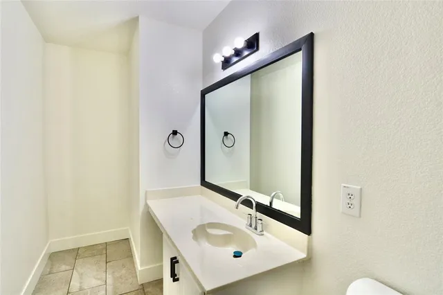 $2,200 | 703 Moss Glen Trail, Arlington, TX 76002