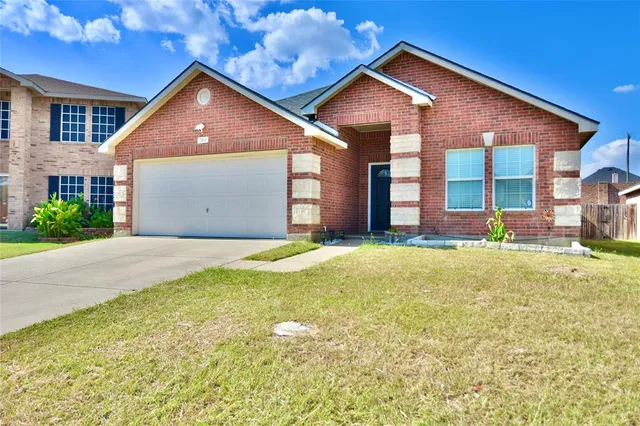 $2,200 | 703 Moss Glen Trail, Arlington, TX 76002