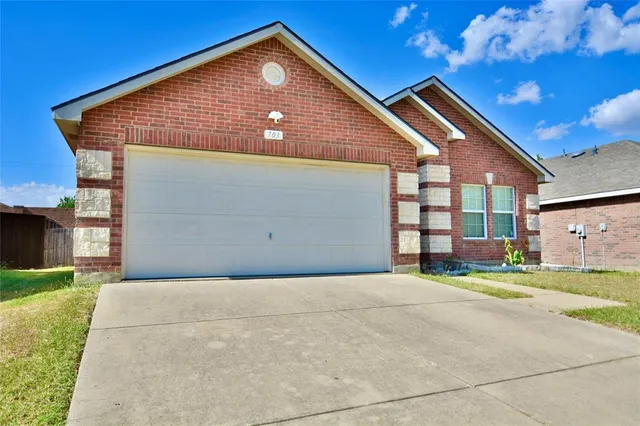 $2,200 | 703 Moss Glen Trail, Arlington, TX 76002