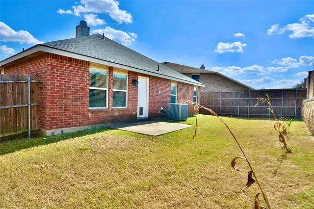 $2,200 | 703 Moss Glen Trail, Arlington, TX 76002