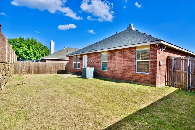 $2,200 | 703 Moss Glen Trail, Arlington, TX 76002