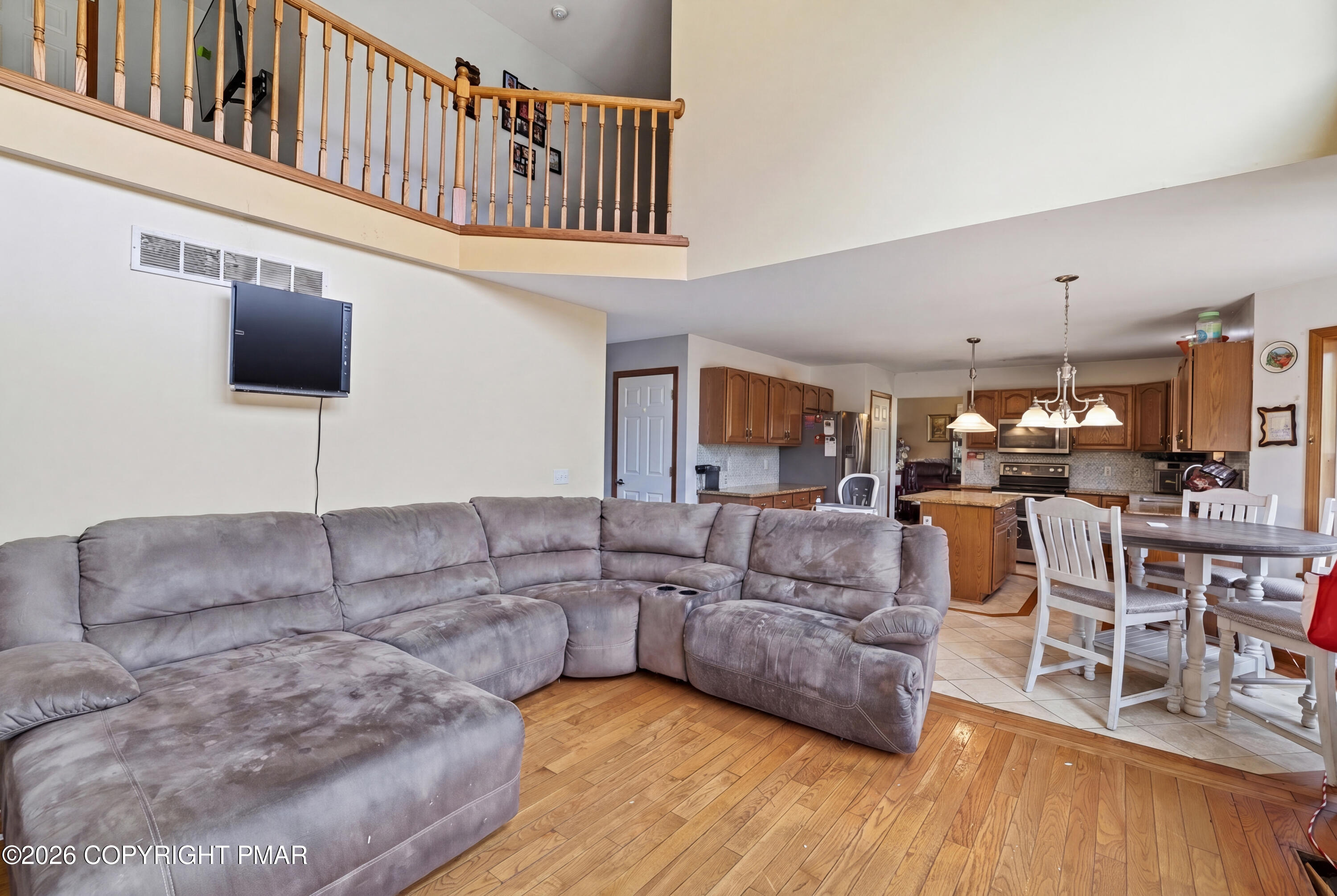 2607 Ramon Drive Blakeslee, PA 18610 - Photo 23 of 67 Living Room