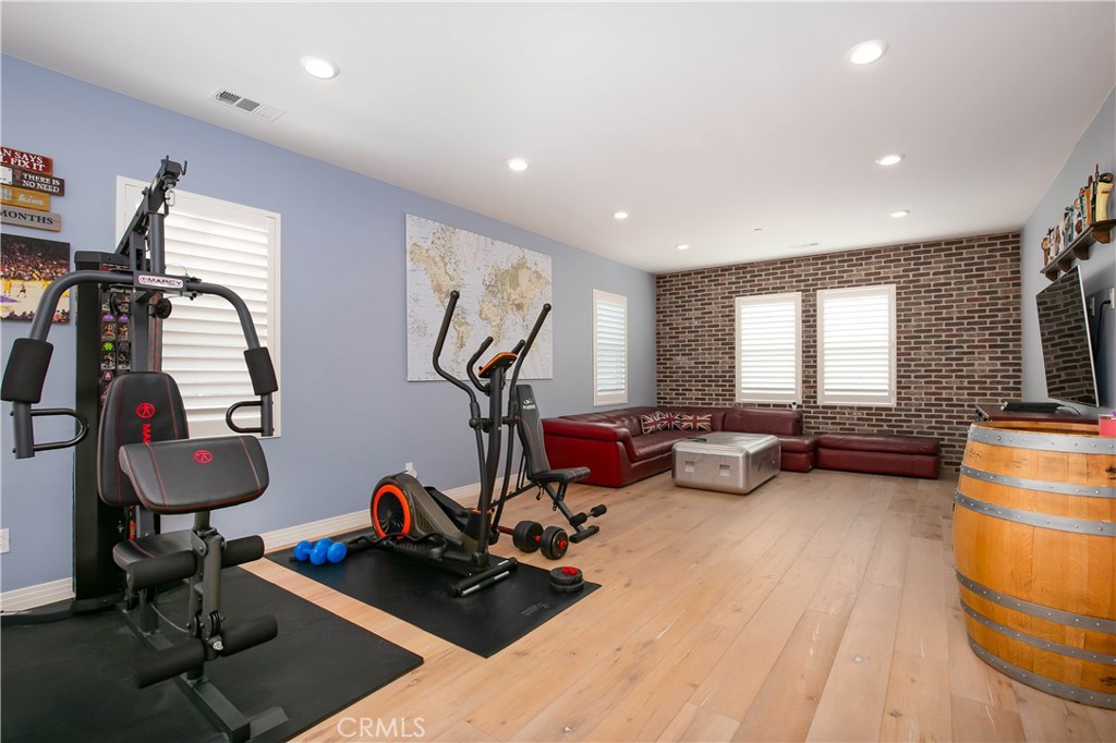 19680 Griffith Drive Saugus, CA 91350 - Photo 27 of 49 a view of a room with gym equipment