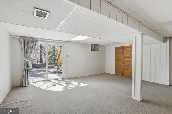 a view of empty room with floor to ceiling window