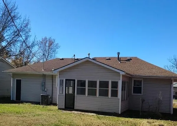 $105,152 | 2300 Sunset Avenue, Baxter Springs, KS 66713