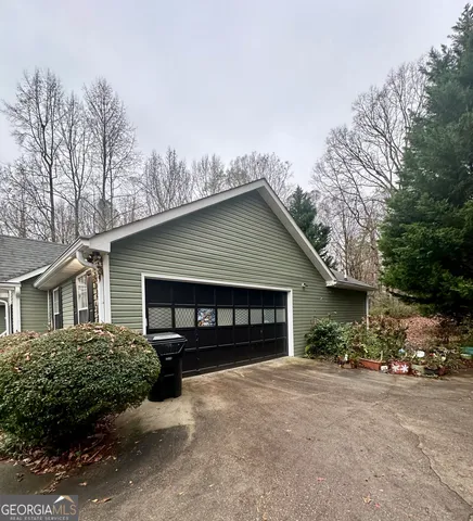 a view of a house with a yard and garage