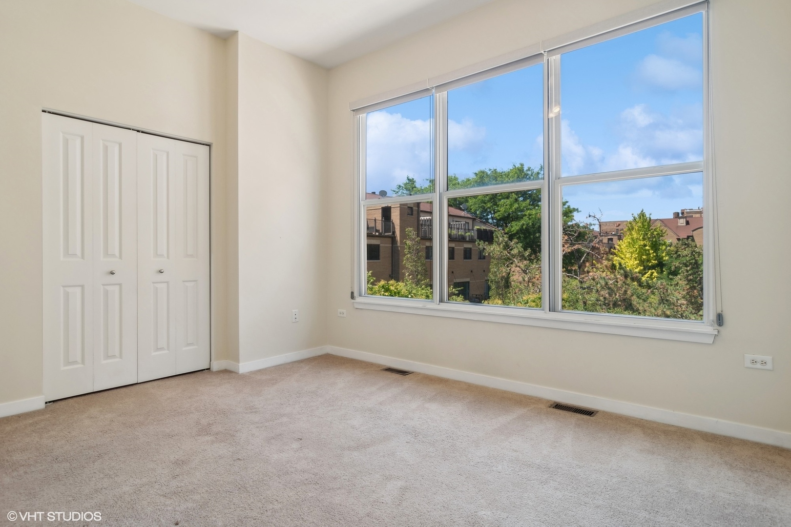 1244 West Monroe Street, Unit 7 Chicago, IL 60607 - Photo 11 of 18 an empty room with a window