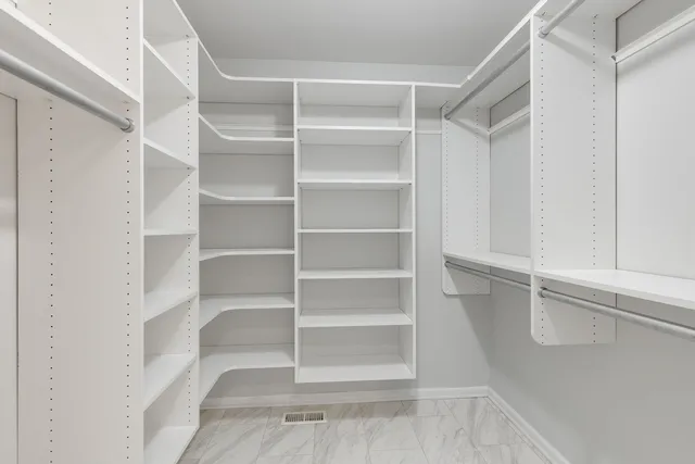 $825,000 | 23 Old Barrington Court, Lake Barrington, IL 60641