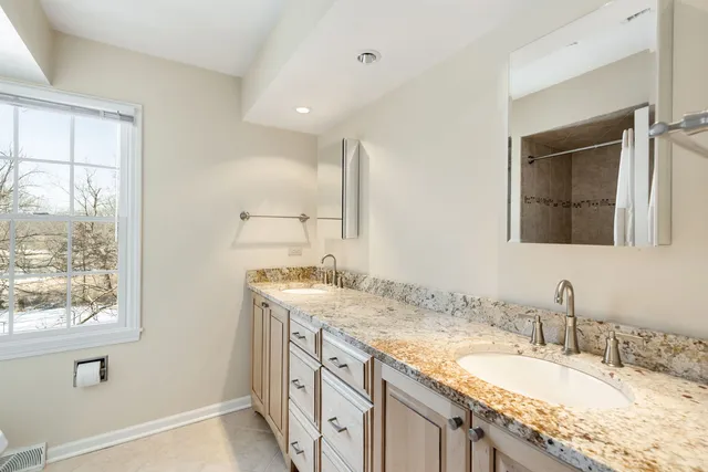 $825,000 | 23 Old Barrington Court, Lake Barrington, IL 60641