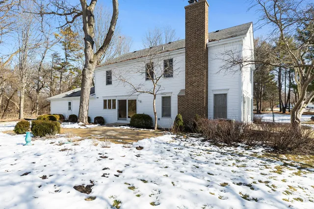 $825,000 | 23 Old Barrington Court, Lake Barrington, IL 60641