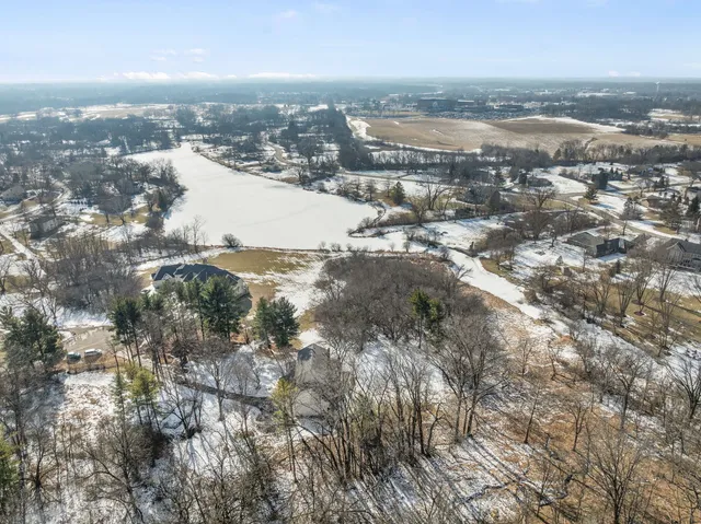 $825,000 | 23 Old Barrington Court, Lake Barrington, IL 60641