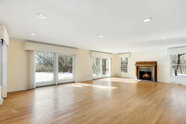 $825,000 | 23 Old Barrington Court, Lake Barrington, IL 60641