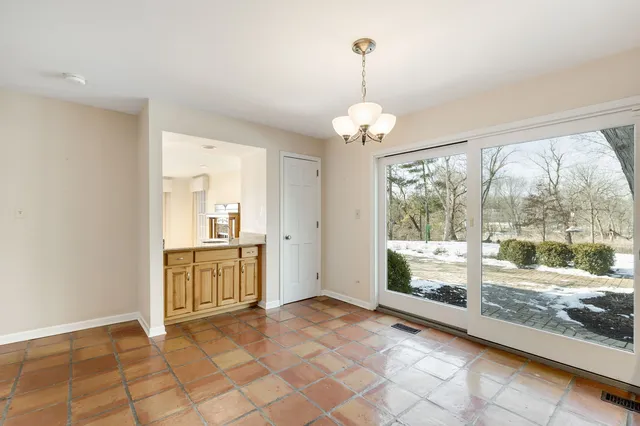 $825,000 | 23 Old Barrington Court, Lake Barrington, IL 60641