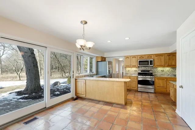 $825,000 | 23 Old Barrington Court, Lake Barrington, IL 60641