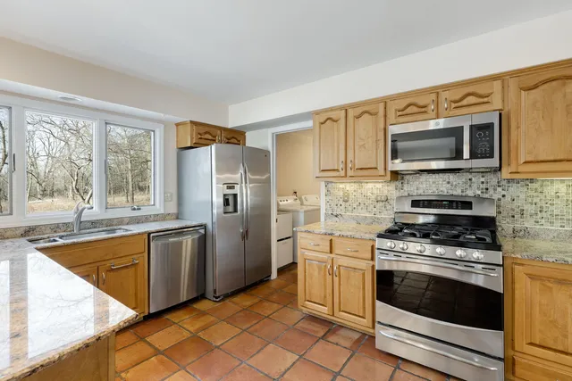 $825,000 | 23 Old Barrington Court, Lake Barrington, IL 60641