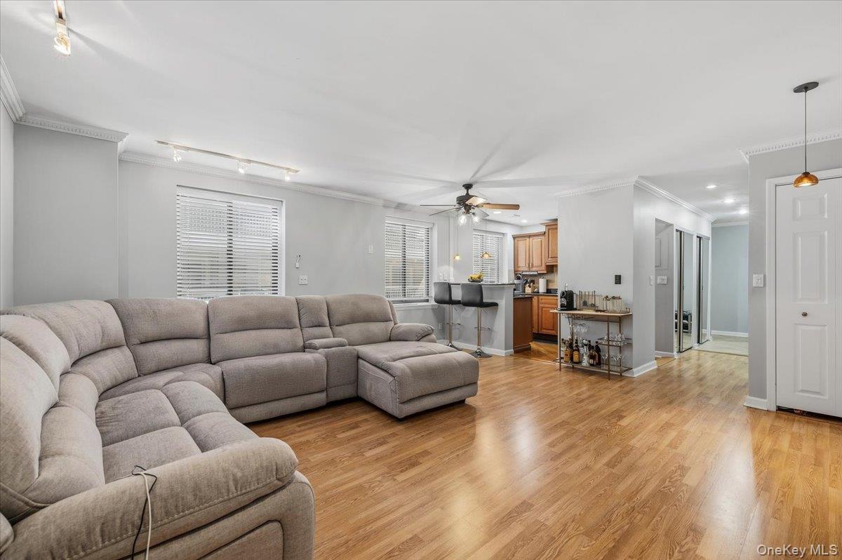425 Shore Road, Unit 2D Long Beach, NY 11561 - Photo 2 of 32 Gallery Image 2