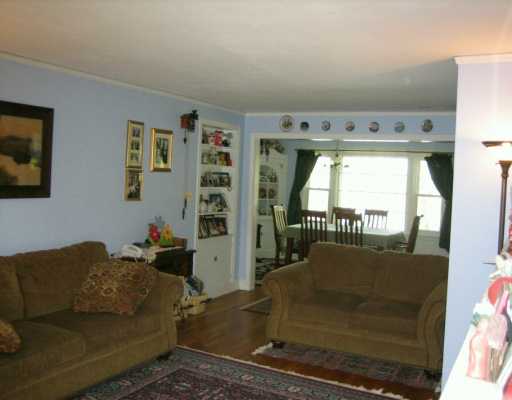 15 Lakeview Road Lincoln, RI 02865 - Photo 4 of 8 Living Room.