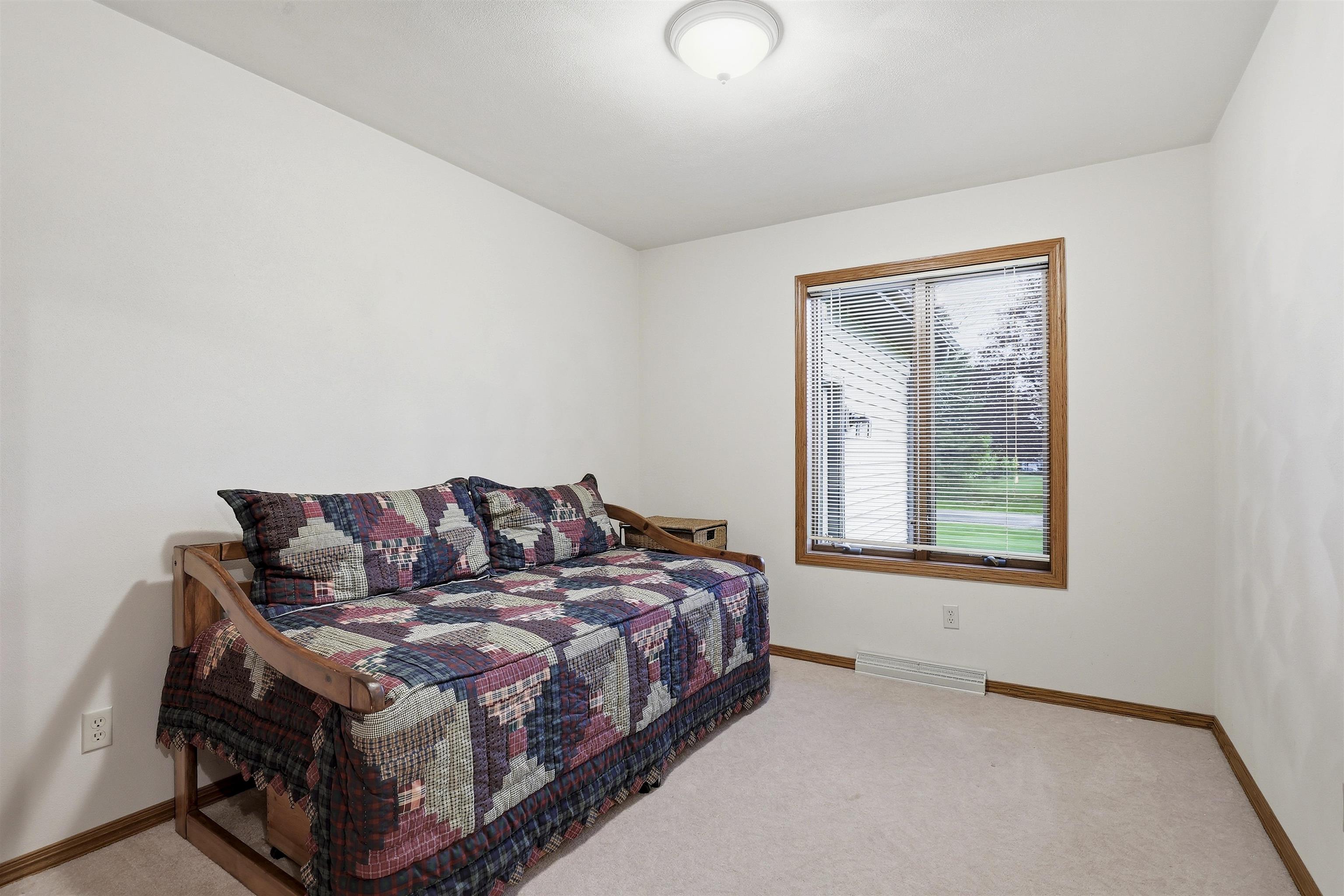 W5472 Edelweiss Court Appleton, WI 54913 - Photo 13 of 38