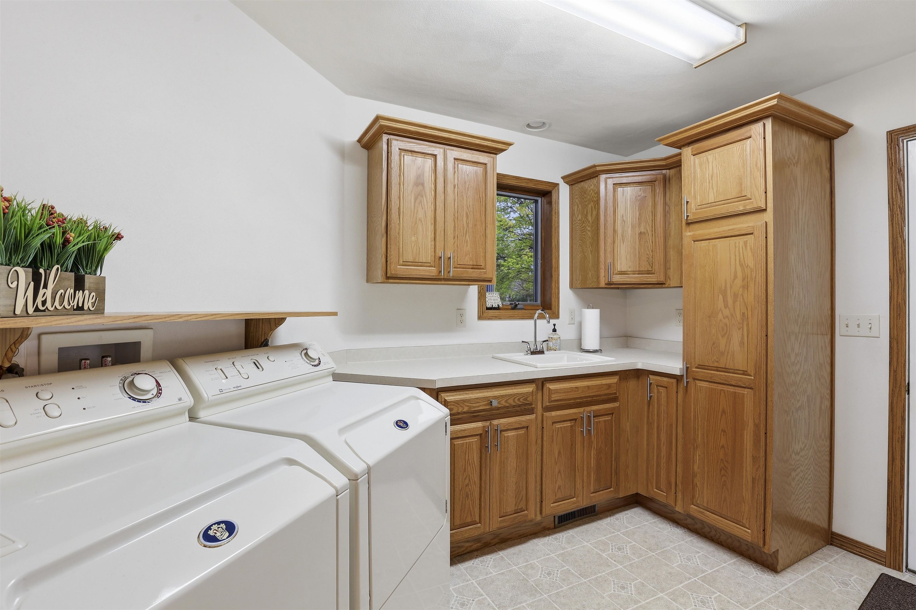 W5472 Edelweiss Court Appleton, WI 54913 - Photo 15 of 38