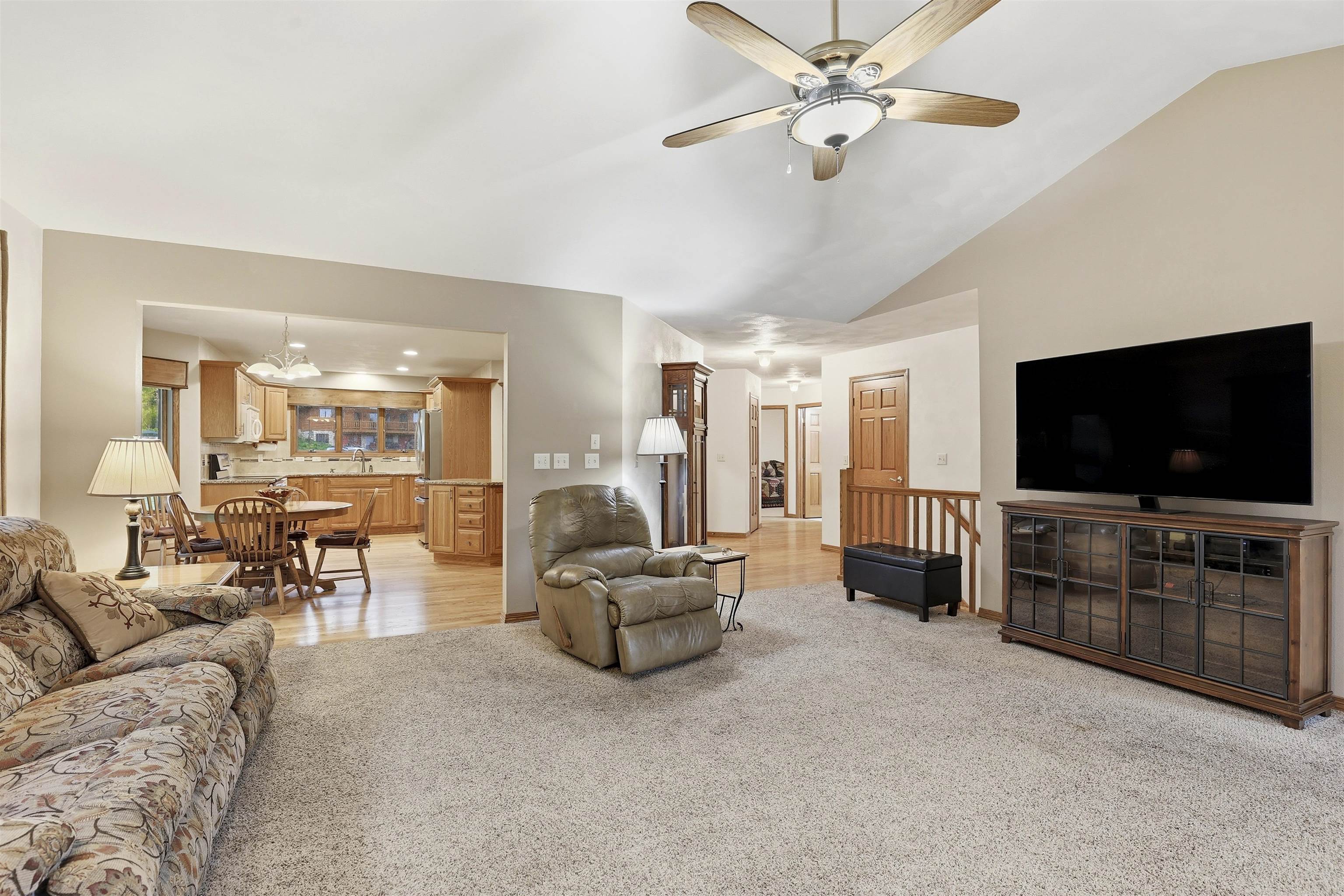 W5472 Edelweiss Court Appleton, WI 54913 - Photo 18 of 38