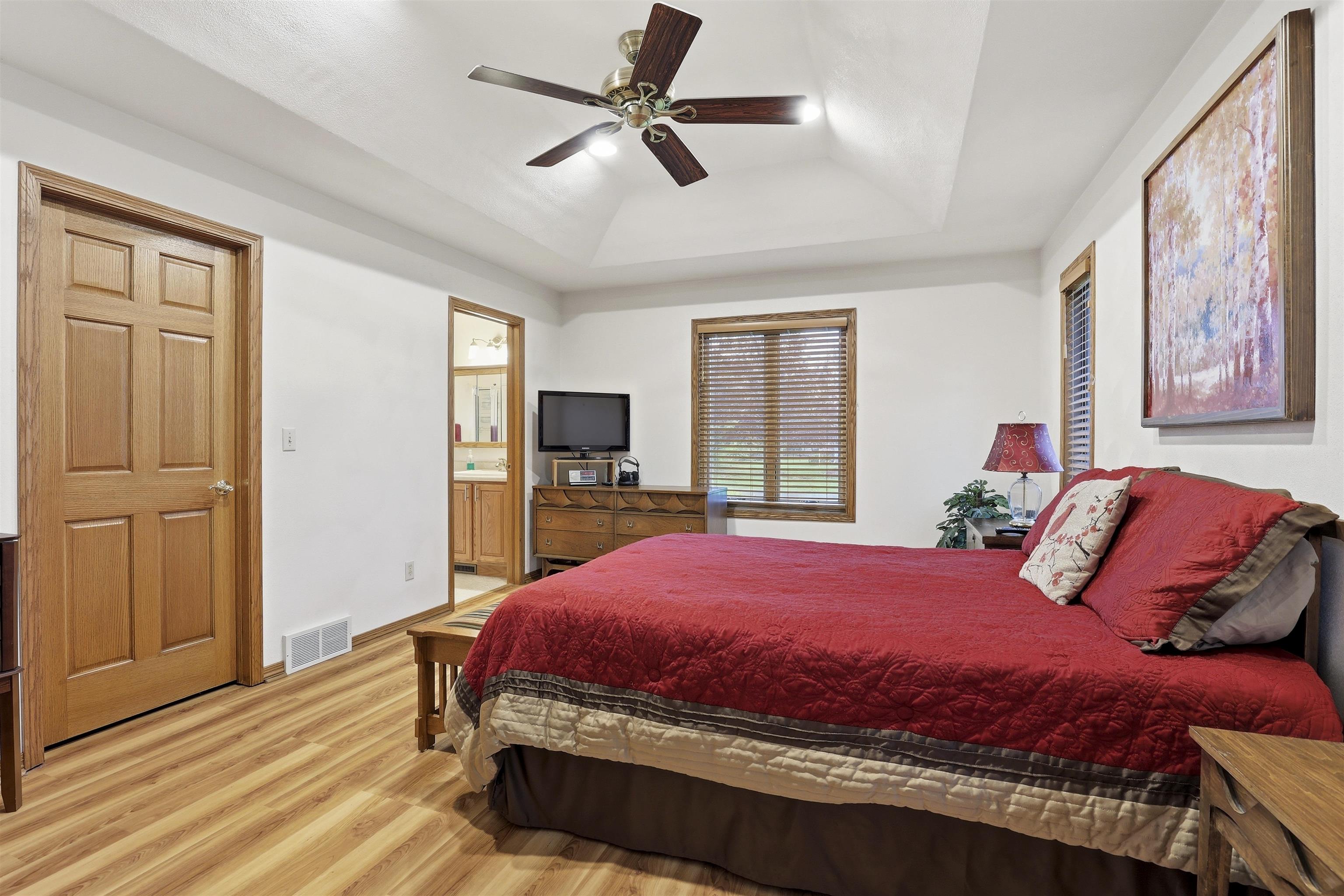 W5472 Edelweiss Court Appleton, WI 54913 - Photo 19 of 38