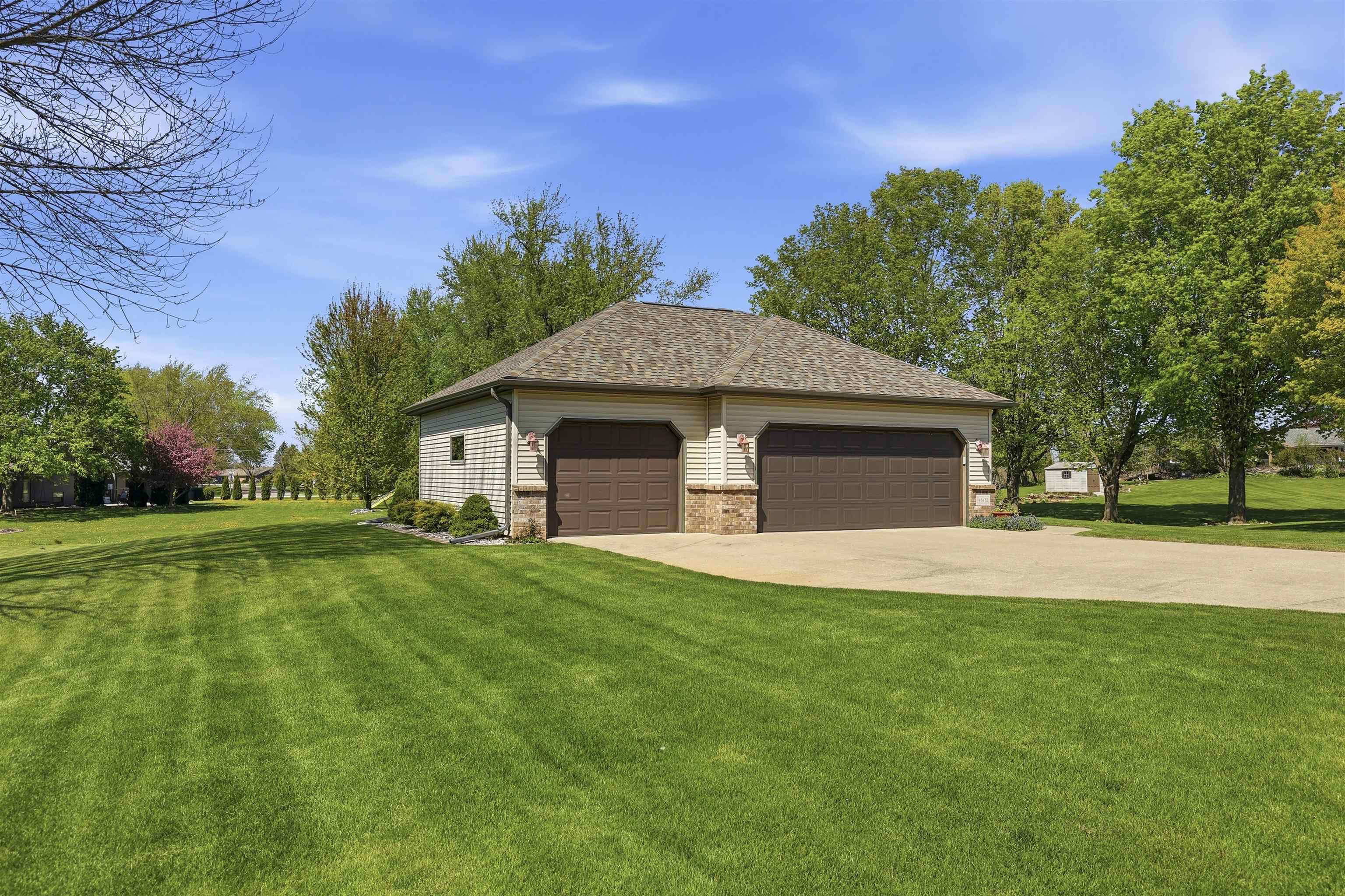 W5472 Edelweiss Court Appleton, WI 54913 - Photo 2 of 38