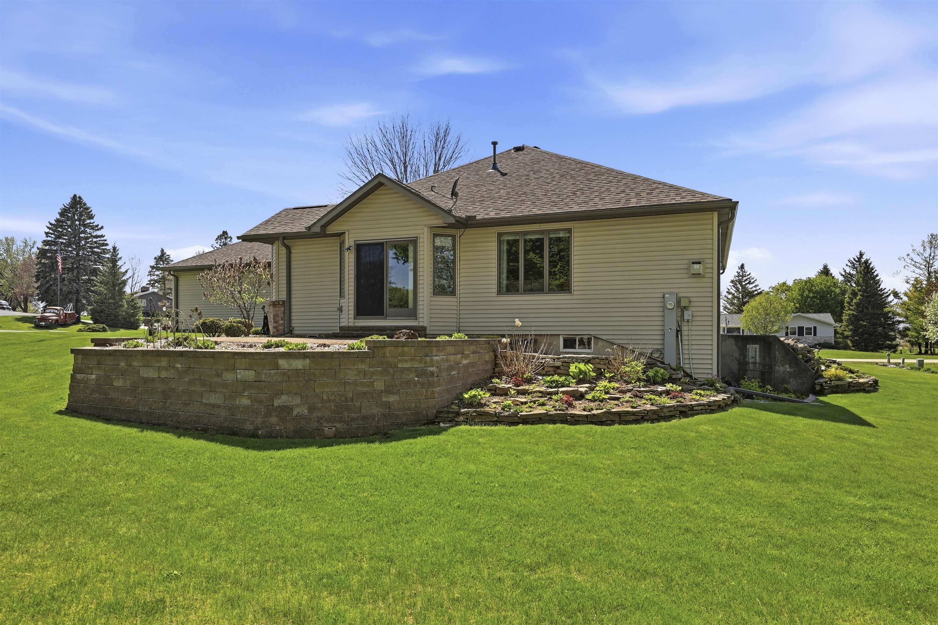 W5472 Edelweiss Court Appleton, WI 54913 - Photo 32 of 38