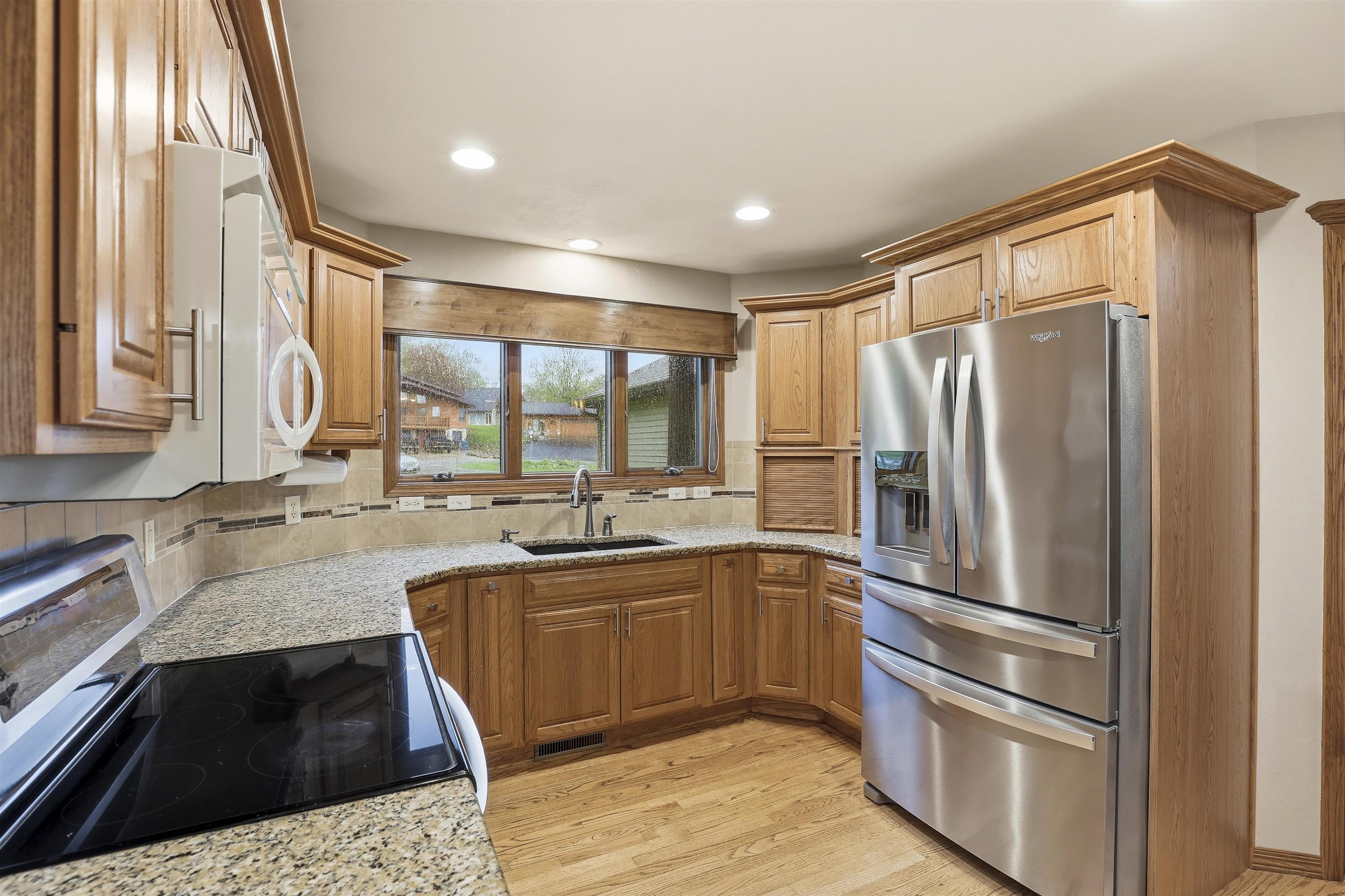 W5472 Edelweiss Court Appleton, WI 54913 - Photo 8 of 38