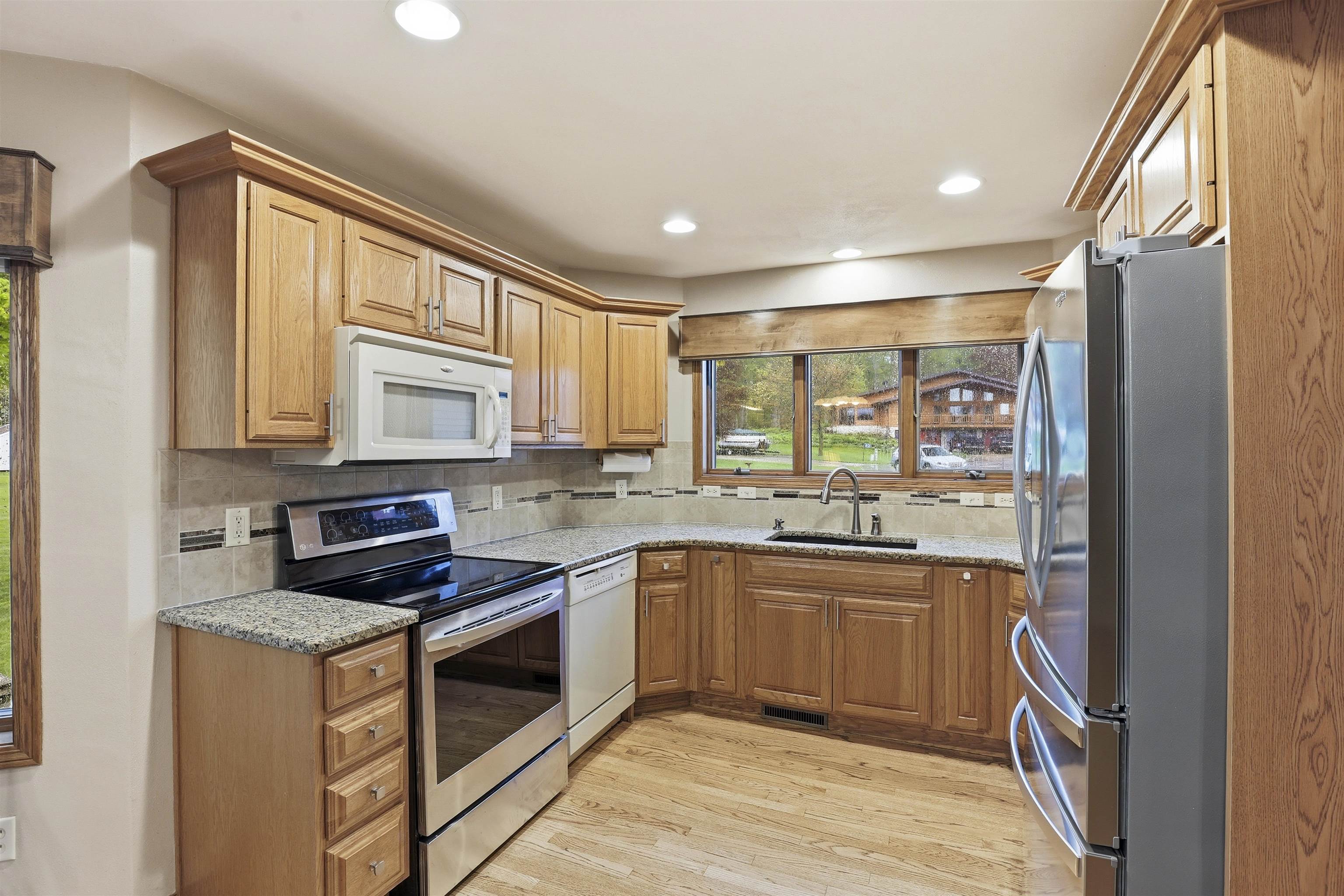 W5472 Edelweiss Court Appleton, WI 54913 - Photo 9 of 38